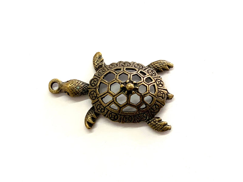 Tortuga, Charm